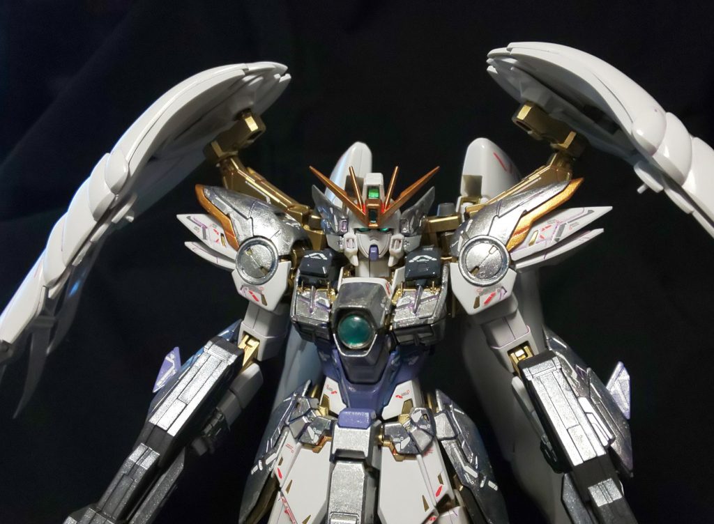 フレームを、アサヒペンのメッキ調スプレー・ゴールドで塗装しています。これが良いアクセントに。ストフリのパク・・・オマージュですよ、ええ。