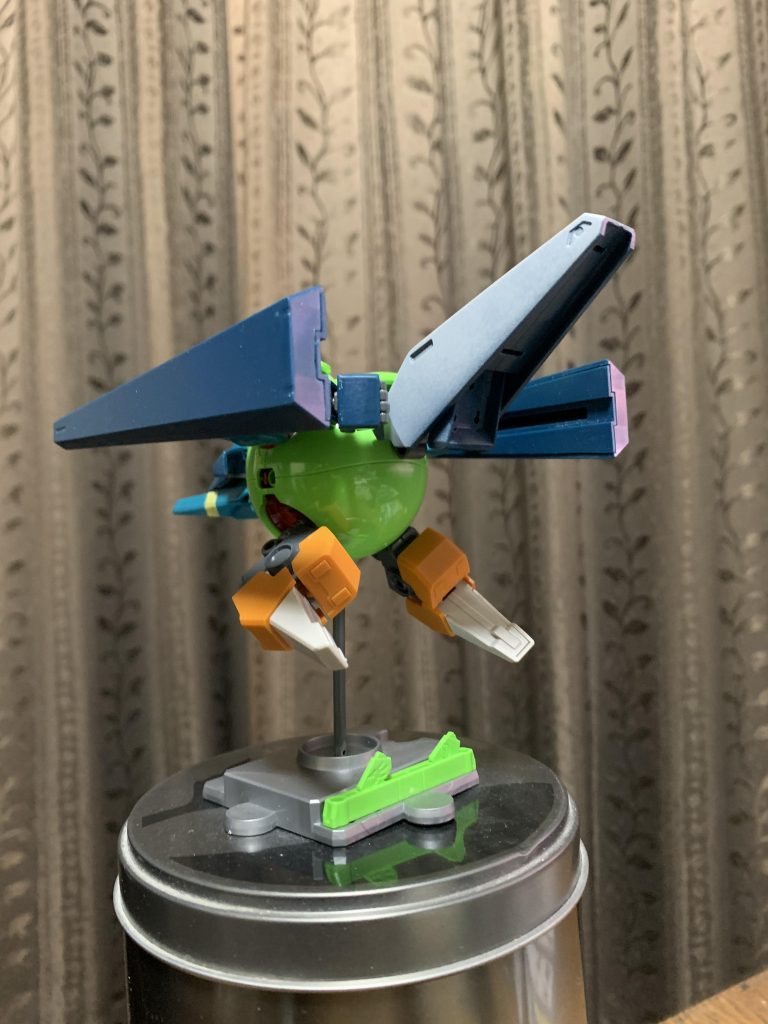 足だけは分かりやすく変形する物が良かったので、リゼルC型ゼネラル・レビルのを使用しています。意外にギャプランの足っぽく見えて良かったです。