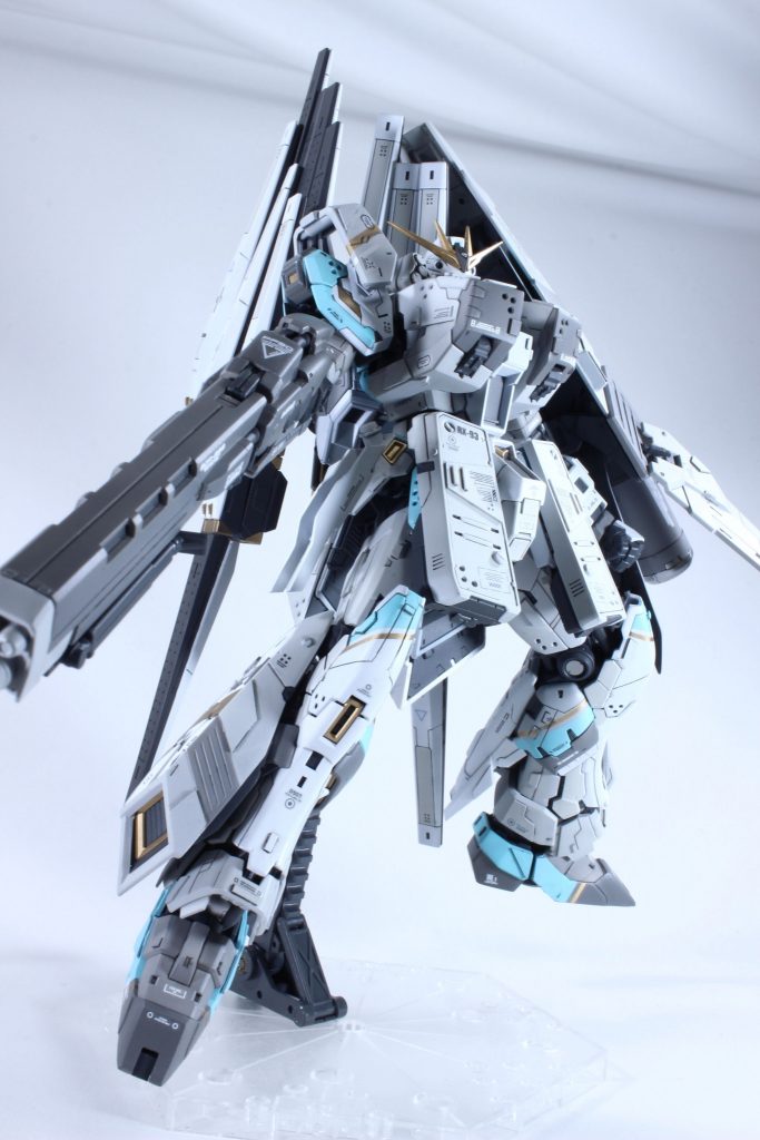 右肩が寂しかったのでなんかのパーツを磁石接続で追加装甲化。何度組んでも楽しい ホントにいいキットでした😆