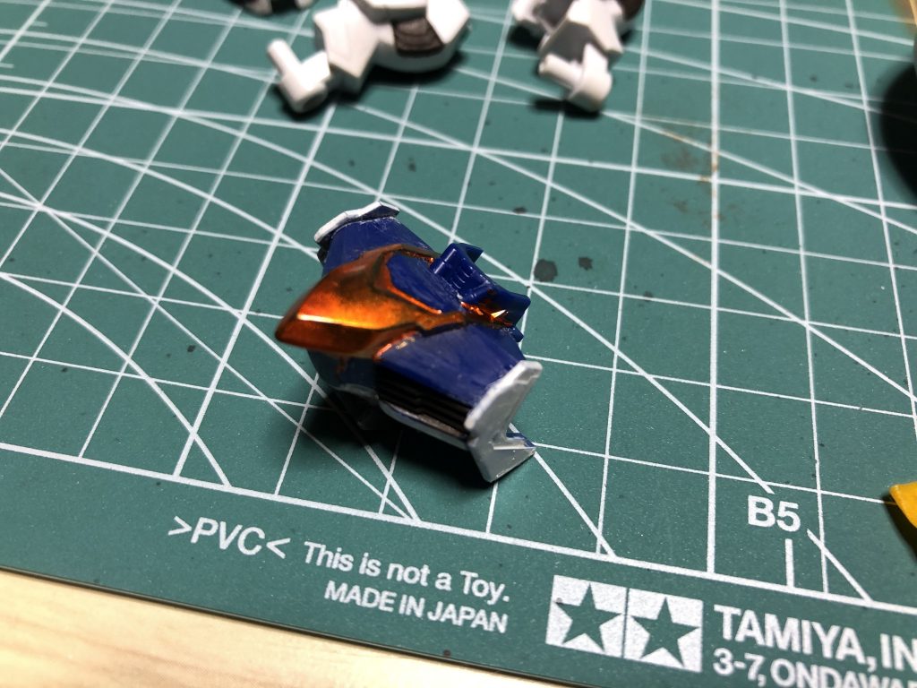 大失敗の胴体…ガンマカ塗装にマスキングしたら剥がれ。修正しようとしたらムラムラにw白のガンダムホワイトの隠蔽力もイマイチでした^_^;