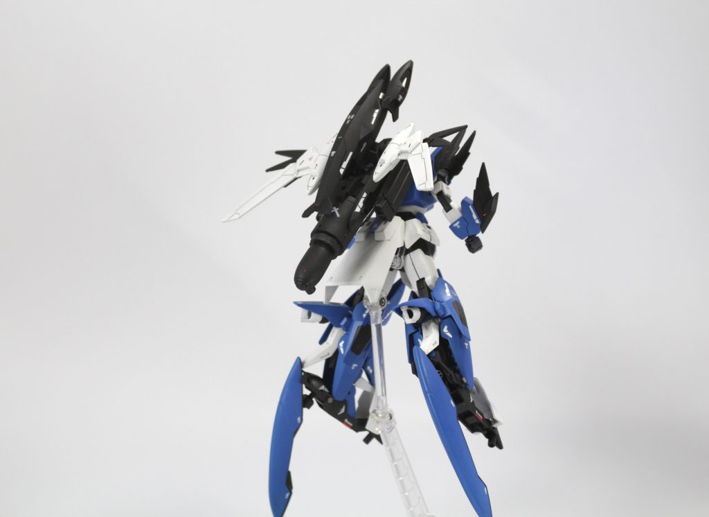 ▲バックショットその2このようにクローを展開したまま足にも装着できます!脚部バーニアを本来のものから水中用にしているところがポイントなのでそこを見て欲しい〜〜