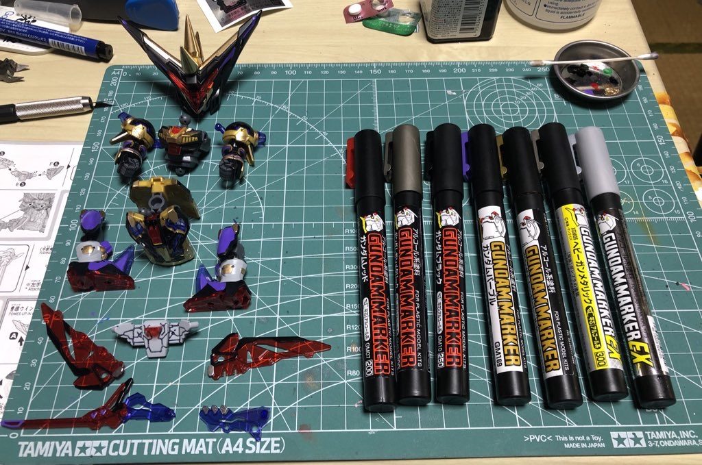 使ったマーカーです。同色系色違いで陰影をつける、という感じですね。改めてみると結構たくさんの色を使ってますね^_^;