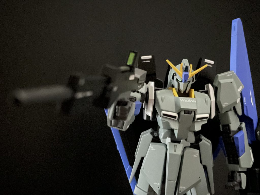 カラーリングはゼータプラスではなく、MG FAZZ Ver.kaの装甲を外したものを参考に塗装しました。