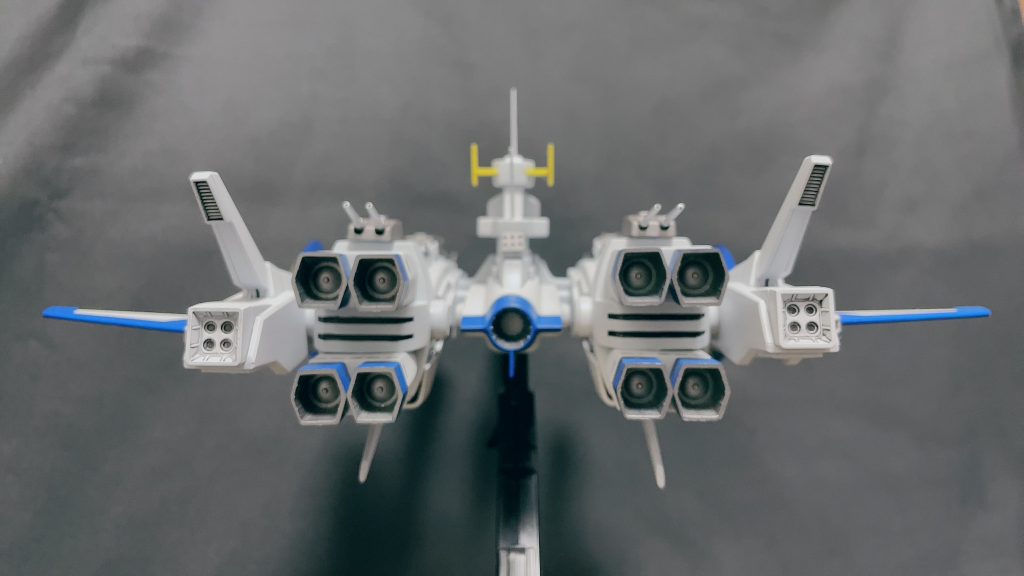 メインノズルが9基となり、迫力のある後ろ姿となっています。