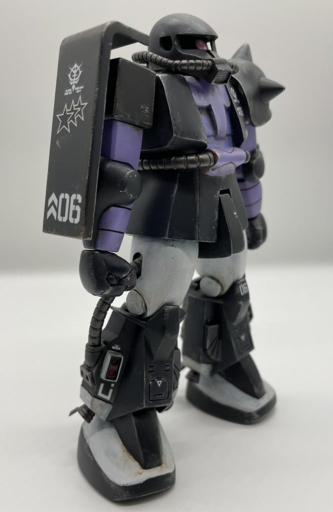 主な改造は、太もものボリュームアップ、ボディの幅つめ脚の向きをハの字に変更・胴体の延長や顔の口の延長など。握り手の改造もしました。