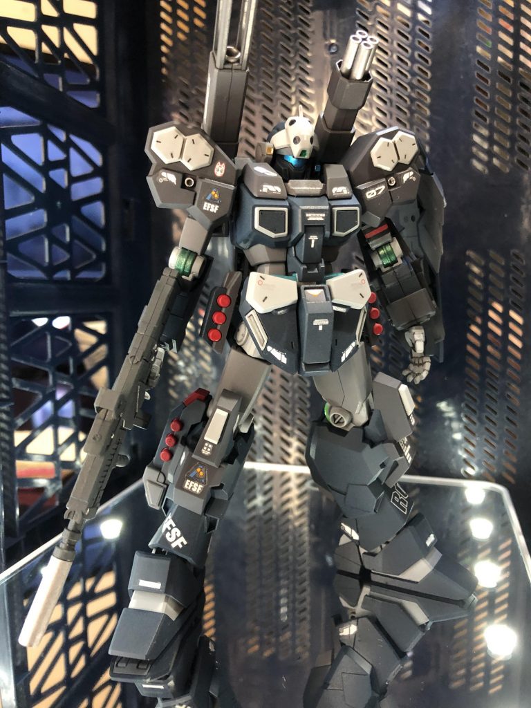 カラーはわりと素直に塗装👍🏻ネイビーブルー、ガンシップグレーを使いました✨ 