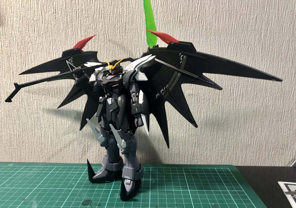 MG用の大きいスタンドを持っていなかったのでポーズはこの2枚しか撮って無いですが、可動域はそこそこ広いです。