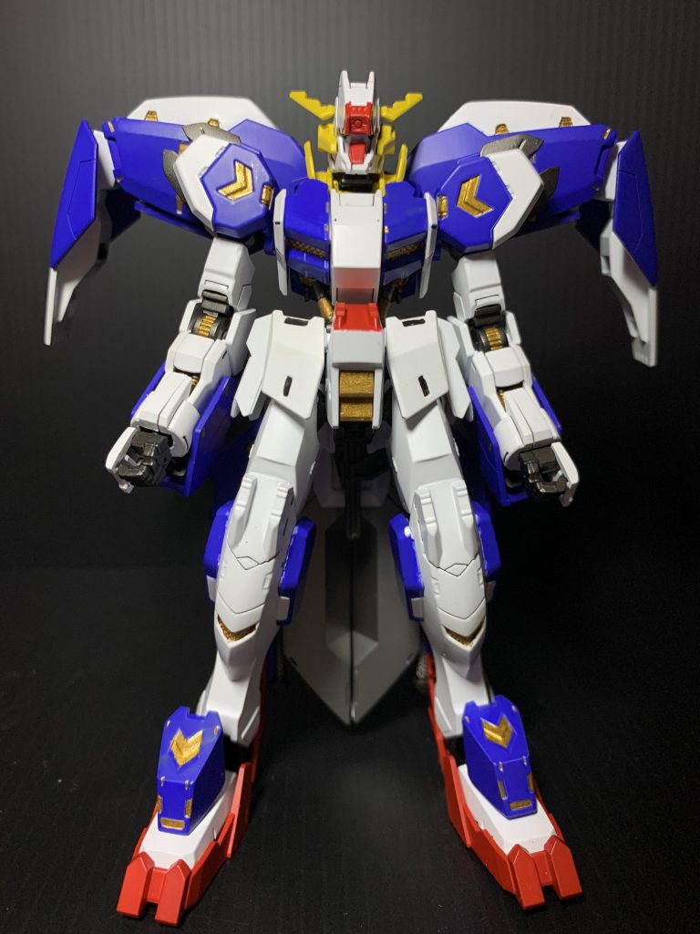 正面細かい箇所の部分塗装はすべてシタデルカラーで筆塗りです。レトリビューターアーマーが良い色アクセントになってにっこりです。