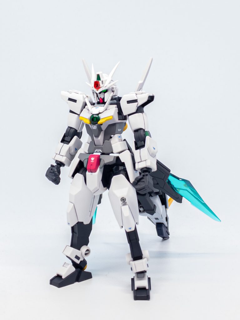 機体設定西暦2400年頃に製造されたCB製第10世代ガンダム。通常のMSよりも一回り小さい小型機だが、高性能化されたGNコンデンサによって十分な貯蔵粒子量を有する。本体の小型・軽量性に加えてGN粒子の質量軽減効果によって非常に高い機動性を発揮する。