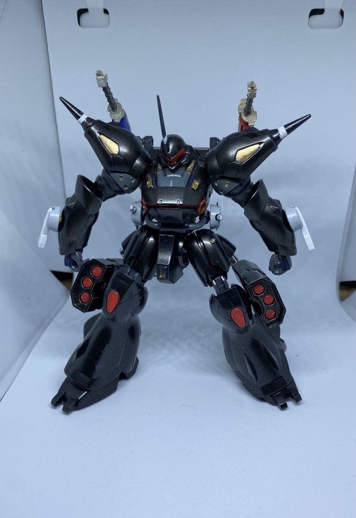 軽装近接戦闘装備型接近戦に特化した形態です。装備実剣 赤鬼、青鬼ビームサーベル×2小刀×23連ミサイル×2