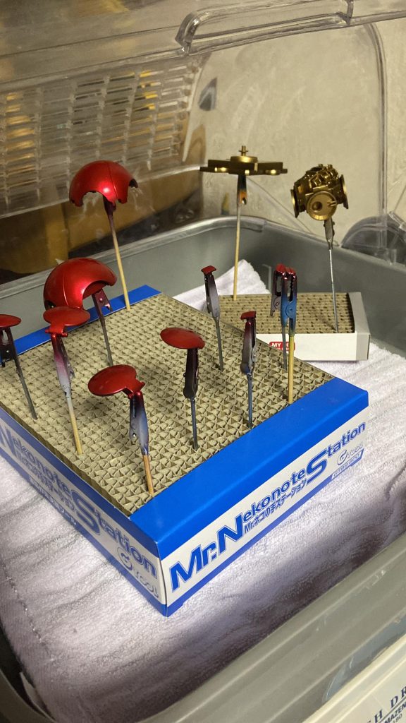 最初はアイアンマンカラーで塗装しようとしてました。キャンディ塗装は失敗ですが次は成功したい！