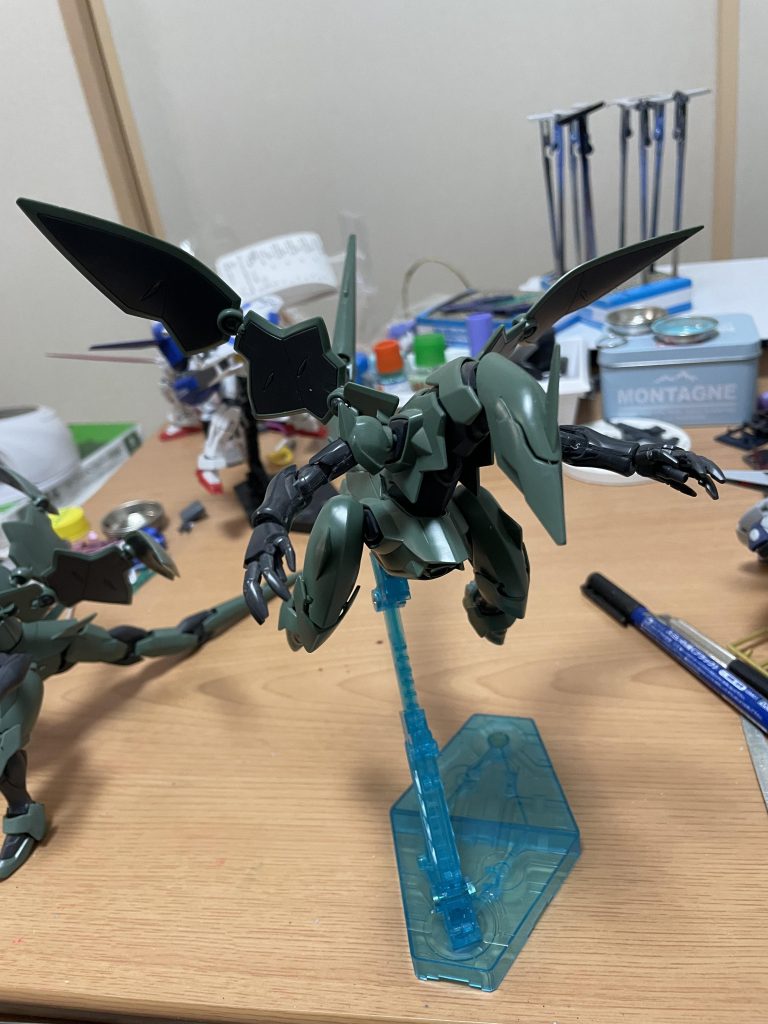 パチ組みでも(笑)割とカッコいい！ダナジンは首回りがイマイチ遊びにくいのですが尻尾の方はかなりウネウネできるから楽しいです。