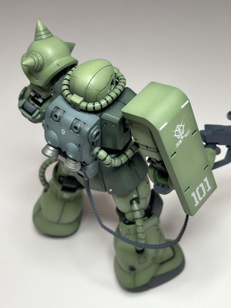 淡い色の部分は単調にならないように、グラデーション塗装でハイライトを入れました。しかし、汚しではないので、汚くならないように気をつけました。しかし、墨入れは失敗しました。