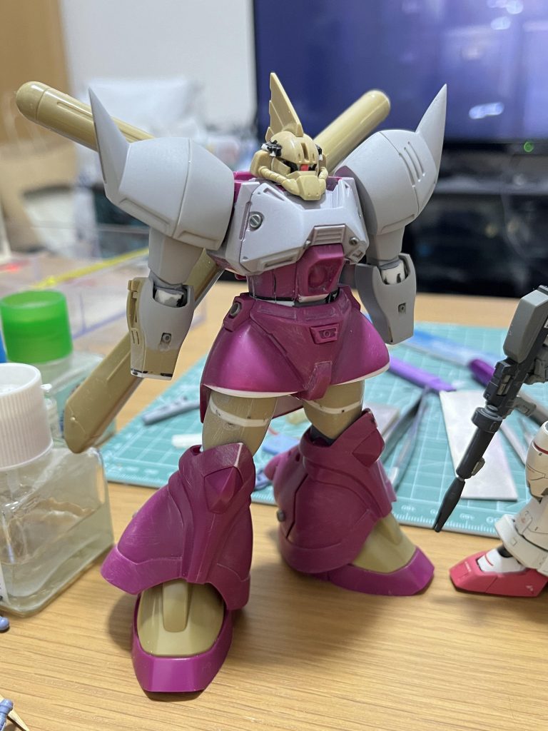 足を太らせるのではなく、股関節軸を移動させて足の細く見える感じの解消を狙いました。