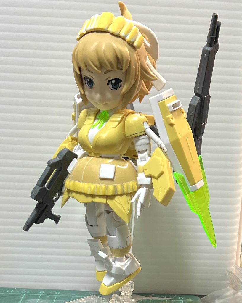 ブリムをエポパテとポリパテでスクラッチしました。