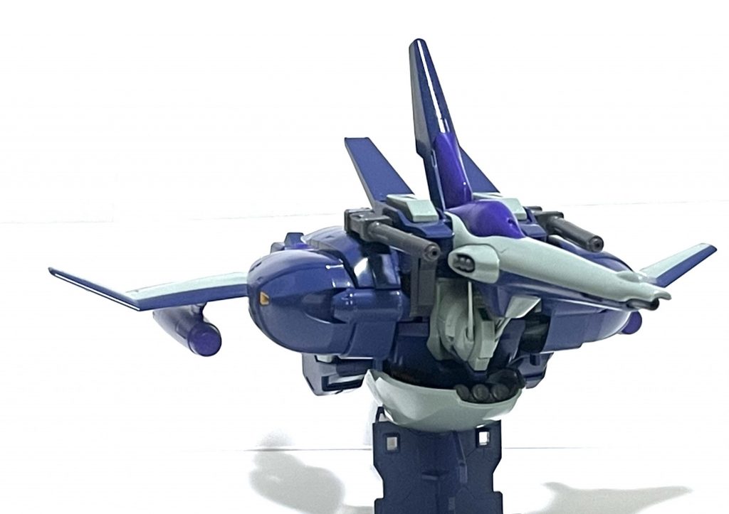 シールドはアダプターを介さずに取り付けできるようにしてあります。これだけ薄いと結構かっちょいいですね。