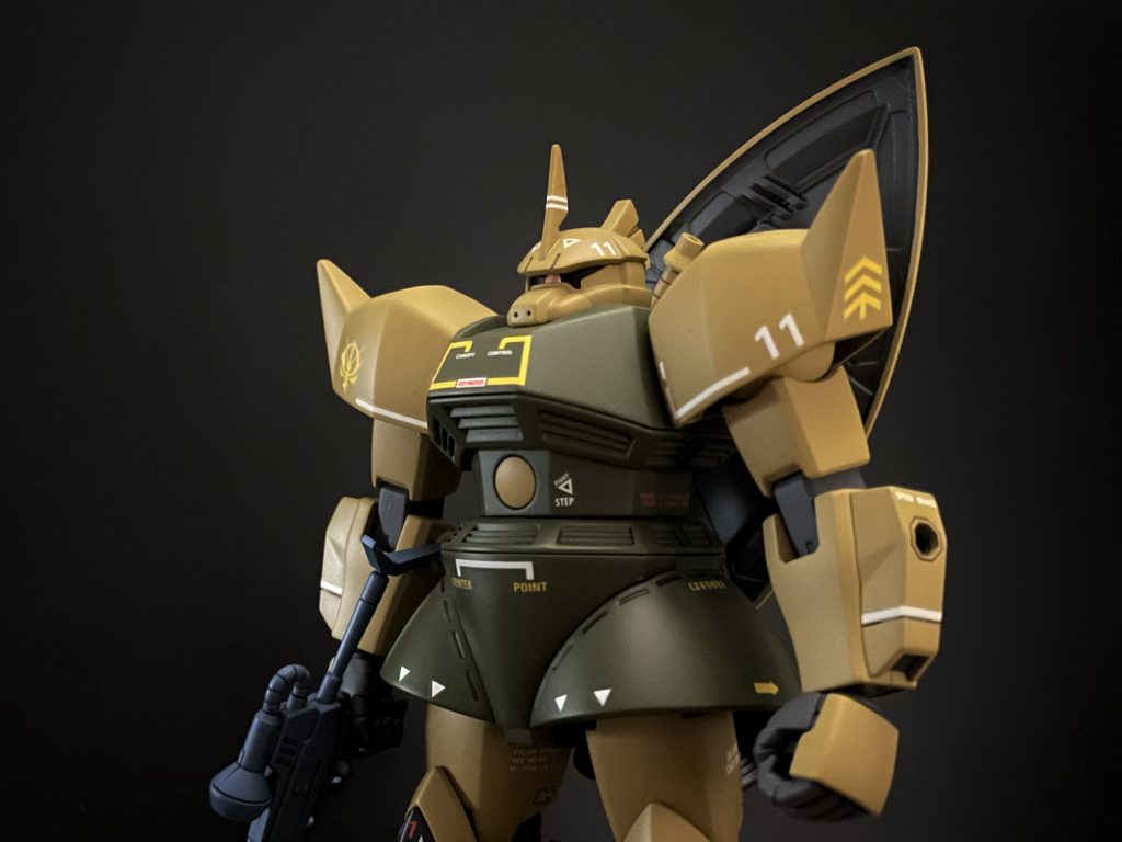 1/100用のデカールなので文字が大きいしラインも太いですが、リアルタイプの雰囲気は出たと思います。ブレードアンテナはキット付属のものに含まれていなかったので手持ちのデカールを貼りました。