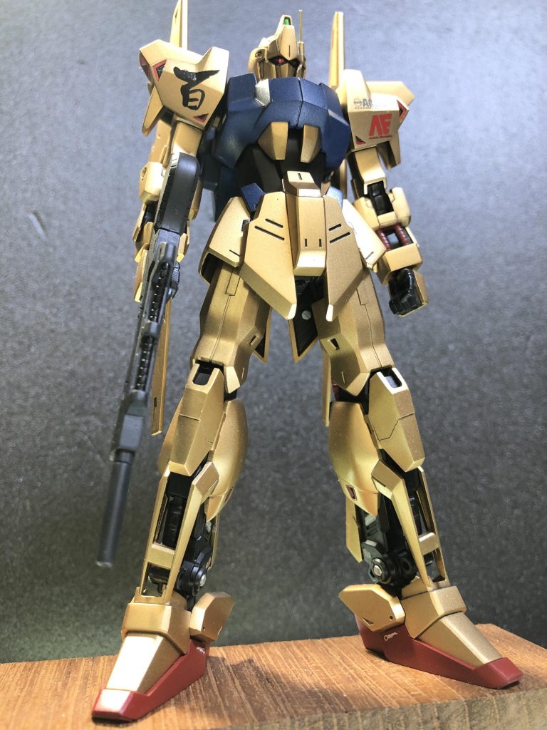 胴体の幅増し、脛の２本の突起延長、アンテナを細くした程度です。