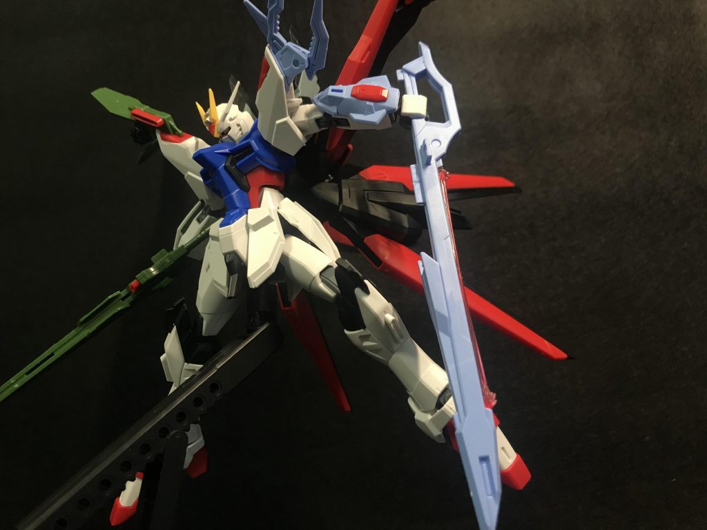 パーフェクトストライクフリーダムガンダムこの写真はサムネになったものですね!基本的にサムネは一番カッコイイ写真に文字を入れる感じになってますwwビームライフルは右手で持っちゃダメとか言わない出ください……次!