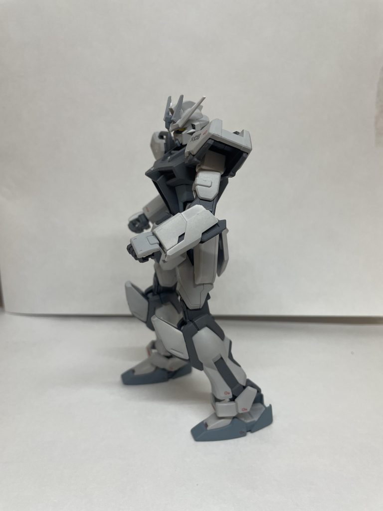 2話でラミアス艦長が操縦してたシーンあの、躓きそうなおっとっと感が今でも記憶に残ってます。