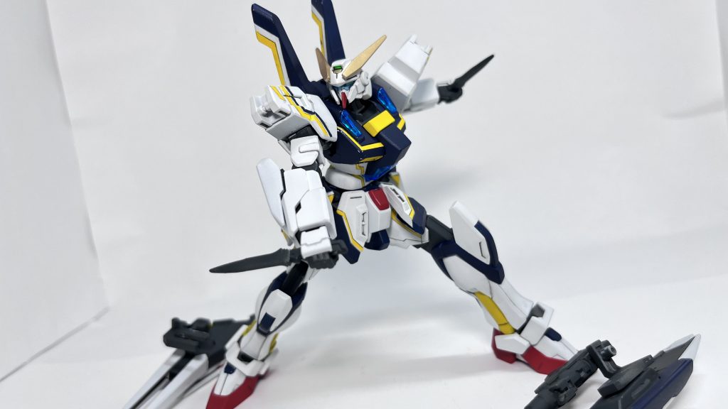 アーマーシュナイダー腰部サイドアーマーに収納された小型ナイフ。本機が武装を使い果たした時に使用する最終武器でもあり、白兵戦での取り回しやすさは折り紙付きである。