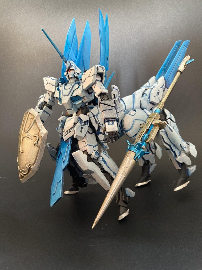 hgのUCガンダムにSDの軍馬、そして以前製作した悟空UCから脚を拝借し、製作しています。