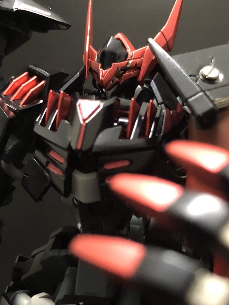 頭部はほぼ無改造ですが1番カラー変更と傷を追加してます。