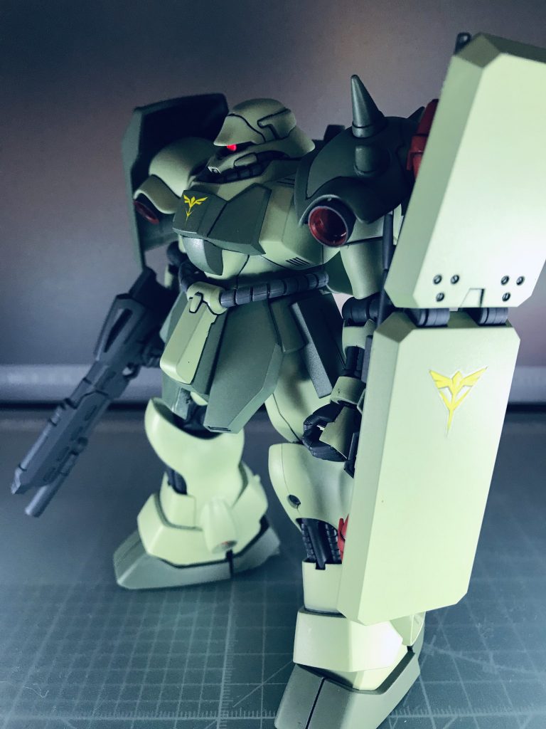 まずは標準型配色をザクⅡと同じにしてみたら思ったより似合いました♬やはりザクの系列ですね。あとギラドーガは思ったより塗装しやすくて良いですね♬