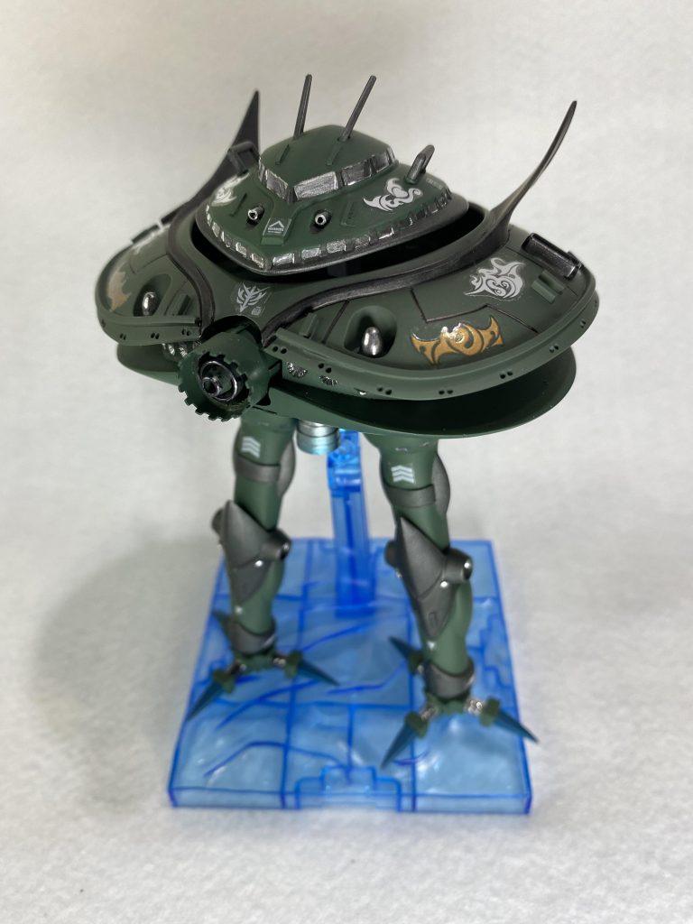 ビグザム単体でも飾れます。