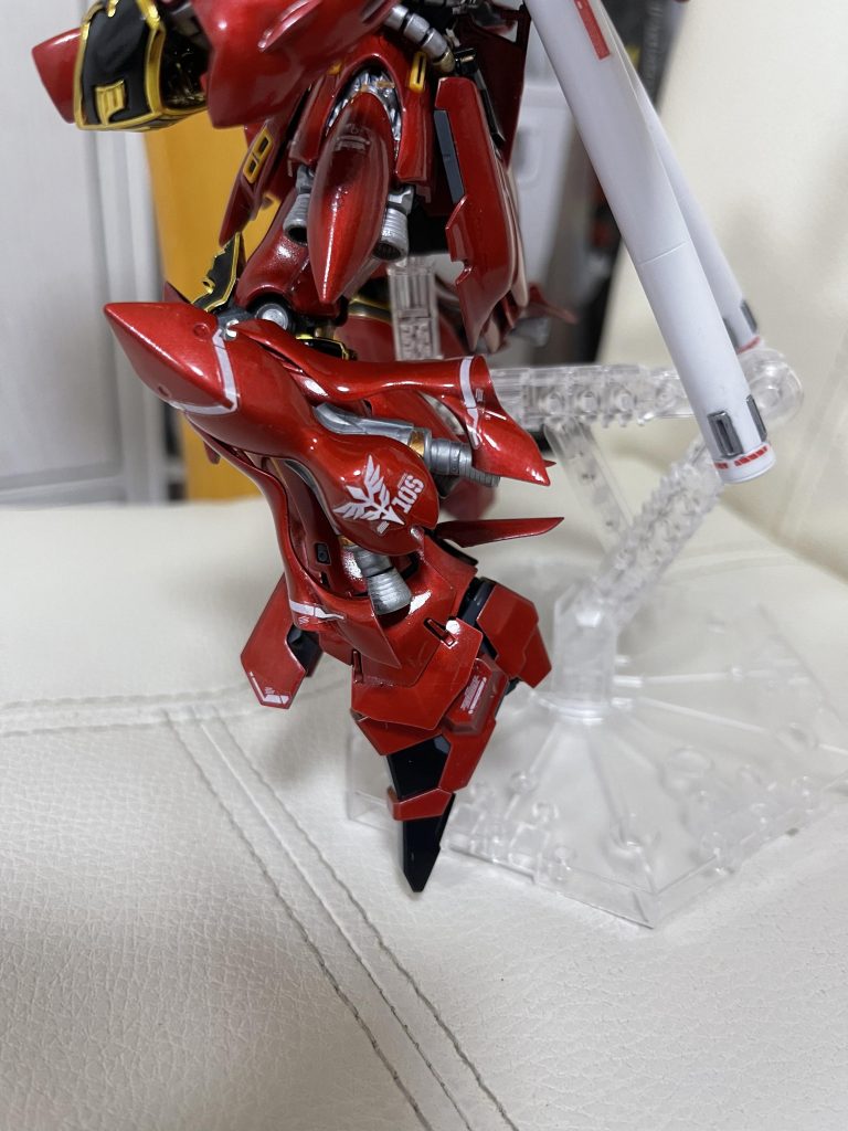 まだ、製作中の時の写真ですが初めてのRGだったのですがこんないろんなところが可動するギミックに興奮しまくりでした!