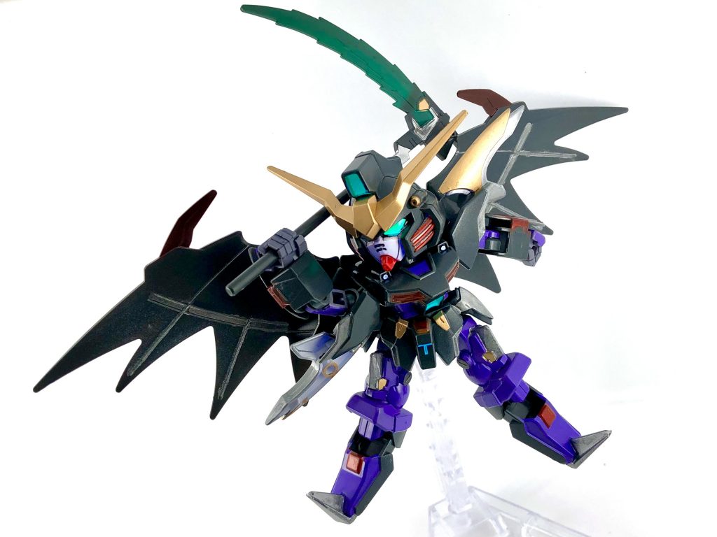 こんな感じで完成です。ハロウィン仕様とでも言いましょうか、逃げも隠れもしないデュオですw紫をはじめとして金銀赤。ビームサイズとツインアイ、センサーは蛍光グリーン。最後にクリアパール仕上げというキラキラ仕様です。実はラッカー系のクリアパールでかなりガンダムマーカーのキラキラ感は薄れてしまいました…^_^;