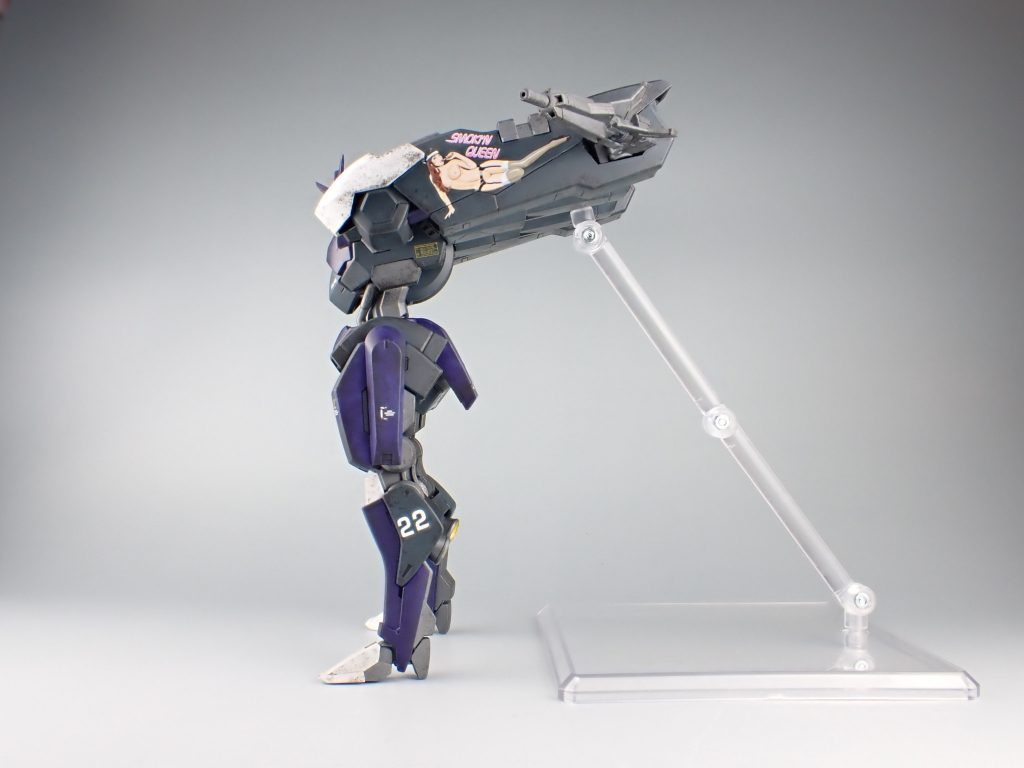 脳内設定色々考えましたが、ノーズアートクイーンデカールが貼りたかっただけです…。タービンズ(女の子いっぱいいる組織)から回収した機体だから「改造して女の子の絵描いちゃえ!」