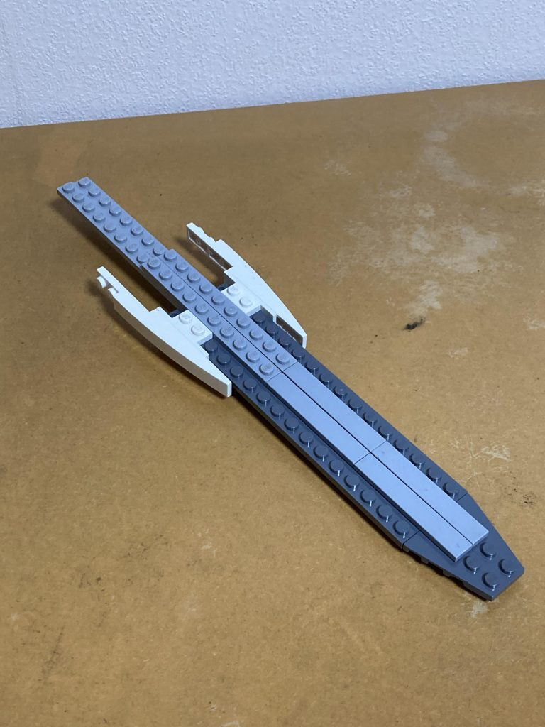 ヘルムヴィーゲ・リンカーのバスターソードより重いらしい…