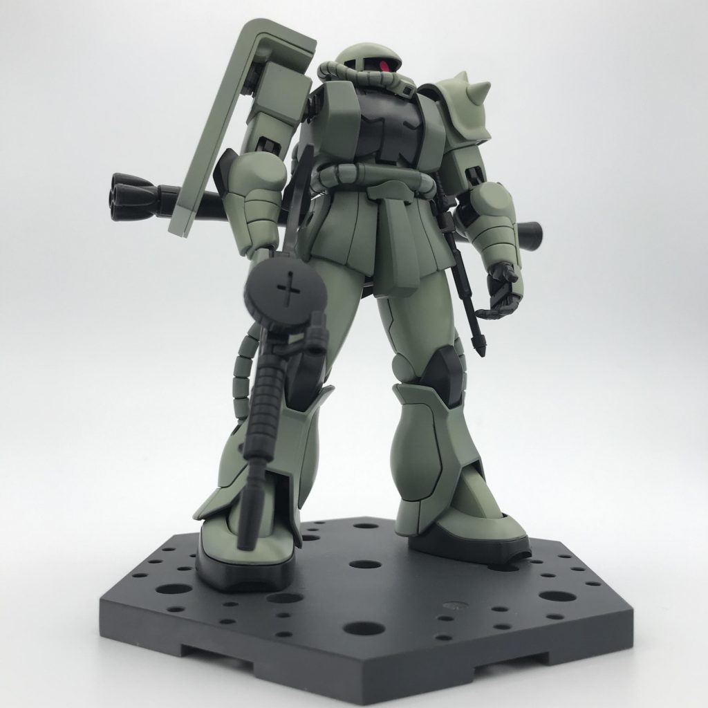 干渉するライフルの支えの部分とか、足側面のダボとか削って調整してます