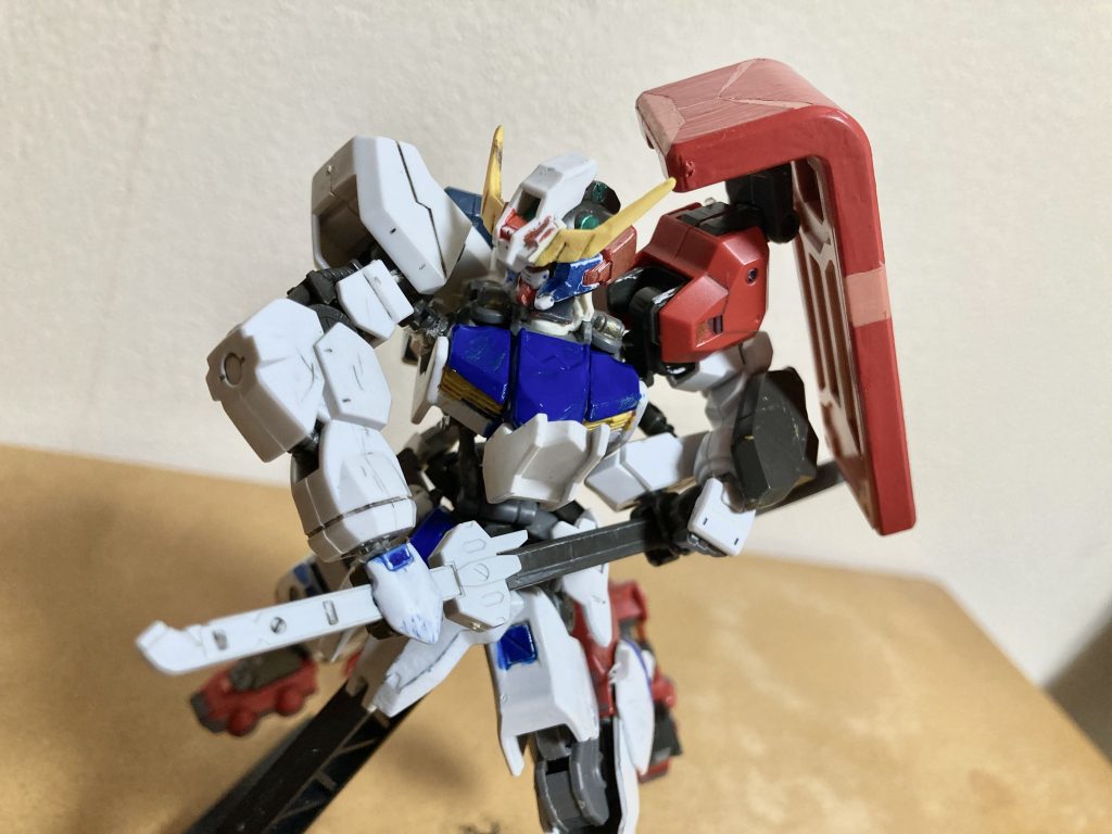 抜刀のポーズもしっかり取れます。太刀なので刃は下向きに佩いています。（わかる人にはわかるはず）太刀は馬上戦の武器なのですがそのへんはお気になさらず。