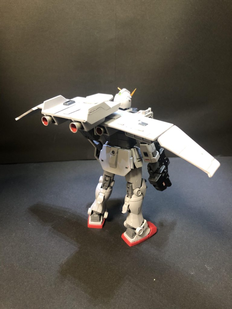 ブースター背面。バーニア4基が同じ方向を向くように変形します。