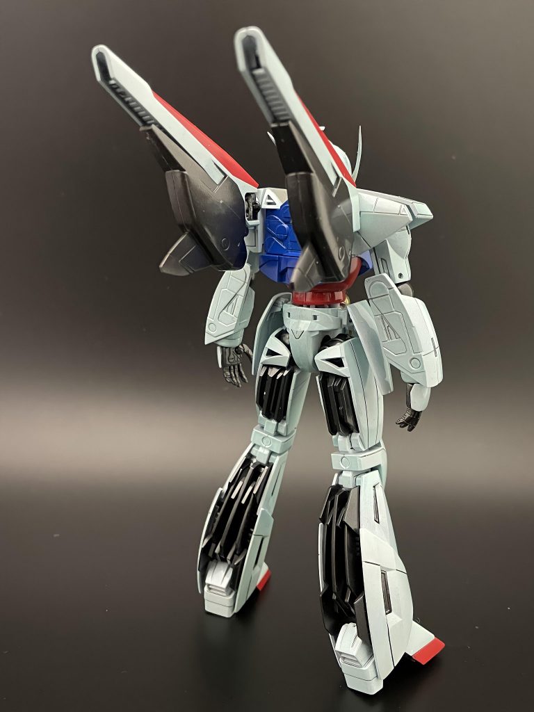 本体カラーは通常のカラーリングと同じですが、最終的に薄いクリアグリーンと変更塗料でコートしたので淡い緑色になっています。