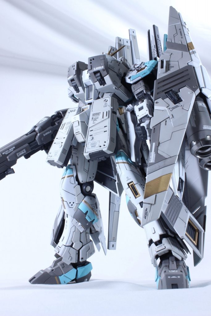 プラ板貼ってるから無理だろと思ってたHWSがつけれたので、以前制作したHWSの塗装を剥がし装着。HWSには意図あってブルーを入れず、本体にないシルバーを入れてます。