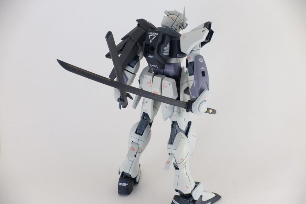 鞘の持ち手はクロスボーンの物を使っています。