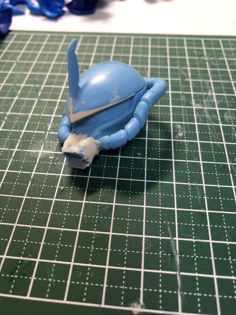 SDキットの顔では、可愛らしいので、少し手直ししました。