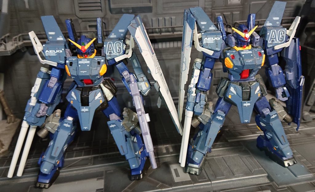 以前に作成したHGUC版（ティターンズカラー）との比較