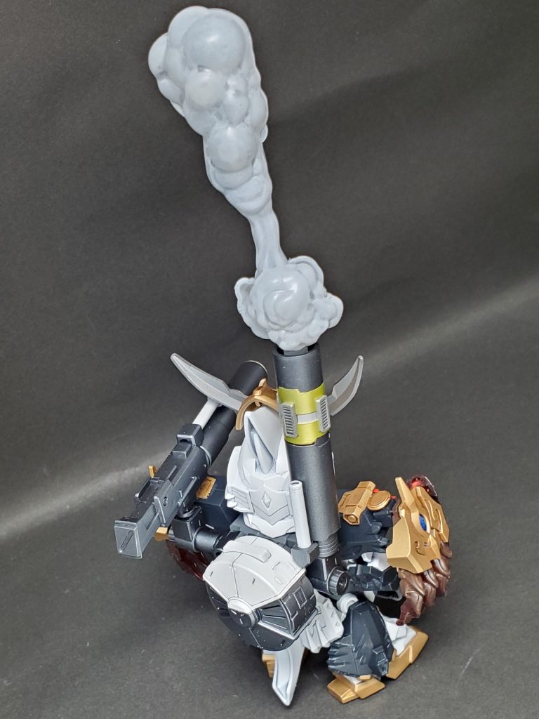 「ギガスチームエンジン」 背部にそなえた超高性能蒸気機関。稼働時には煙突から黒煙が上がる為、周りにすす汚れを振りまくのが欠点。 ペリーはその実績から「蒸気船海軍の父」とたたえられていたらしいので、蒸気機関をそのまま背負わせてみました。