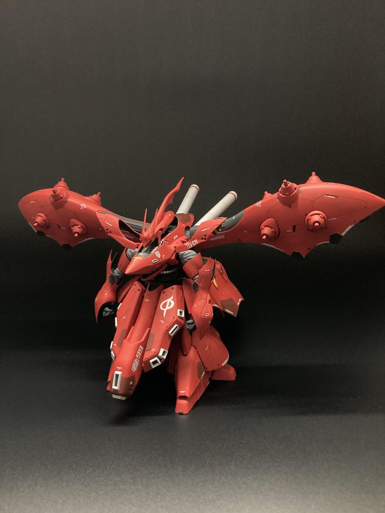 全体像はこんな感じです。出来るだけツルツルな面がないようなスジボリ、プラ板加工等のディテールアップを意識しました。