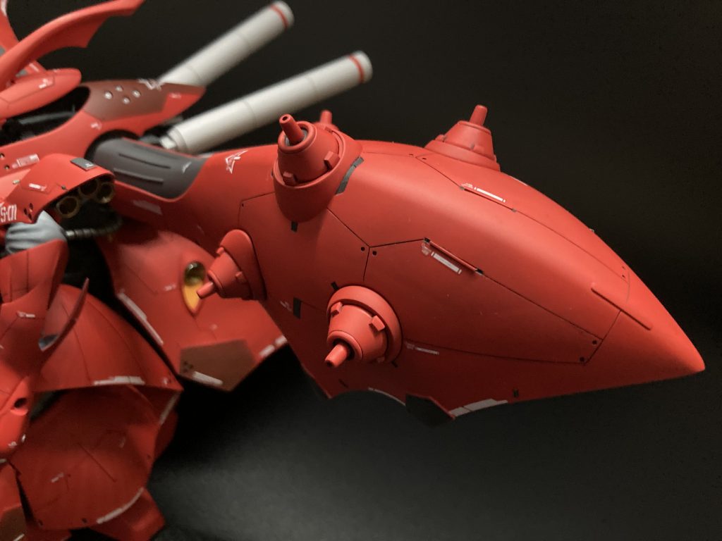 ファンネルバインダーも同様に直線のみのスジボリを施しました。この2つはパーツが大きかった分、スジボリ、プラ板加工等凄く大変でしたが満足出来る見た目になったので良かったです。