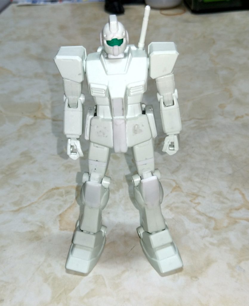 脚部を伸ばしプロポーション調整してます。