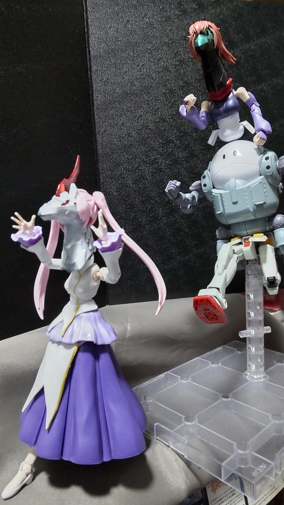 ハロさん「あ、待ちたまえ!お嬢さん!」しかし、ハロさんは追いかけた!ラクス「来ないでぇ!!」メイ「何があったんだ!?」