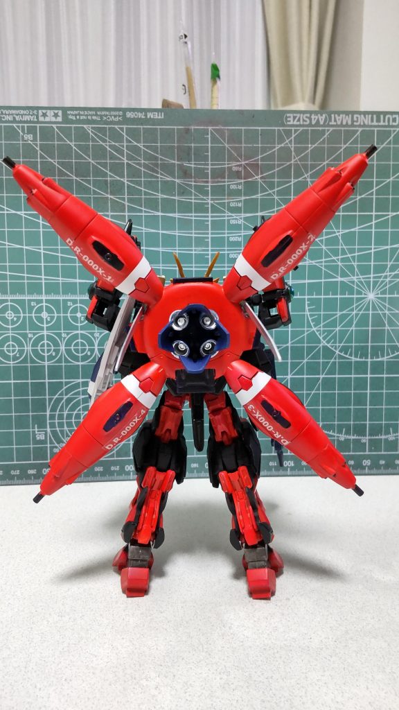 バックショットです。肩と干渉するため、ドラグーンは固定です…。