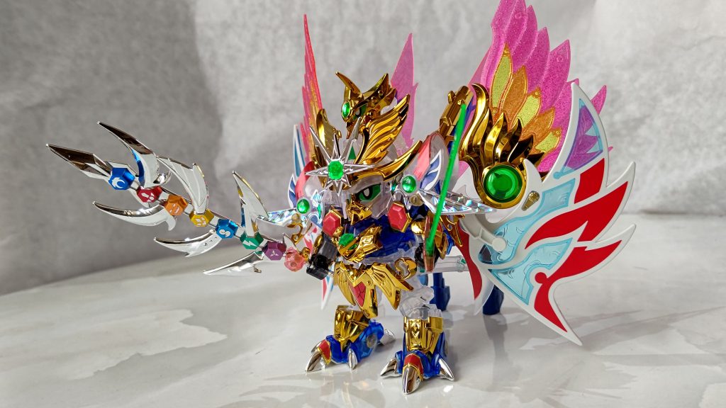 父上のパーツで更にボリュームアップ!  是非とも親子大将軍揃えたくなるギミックです。なお、父上の翼は実は旧キットの流用なの驚きました。