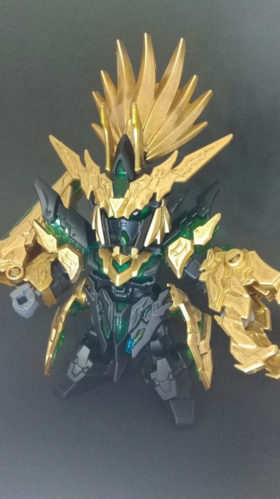 クリアブルーのパーツは、水性ホビーカラーのクリアイエローで筆塗り。ユニコーンっぽいクリアグリーンな雰囲気にできました。