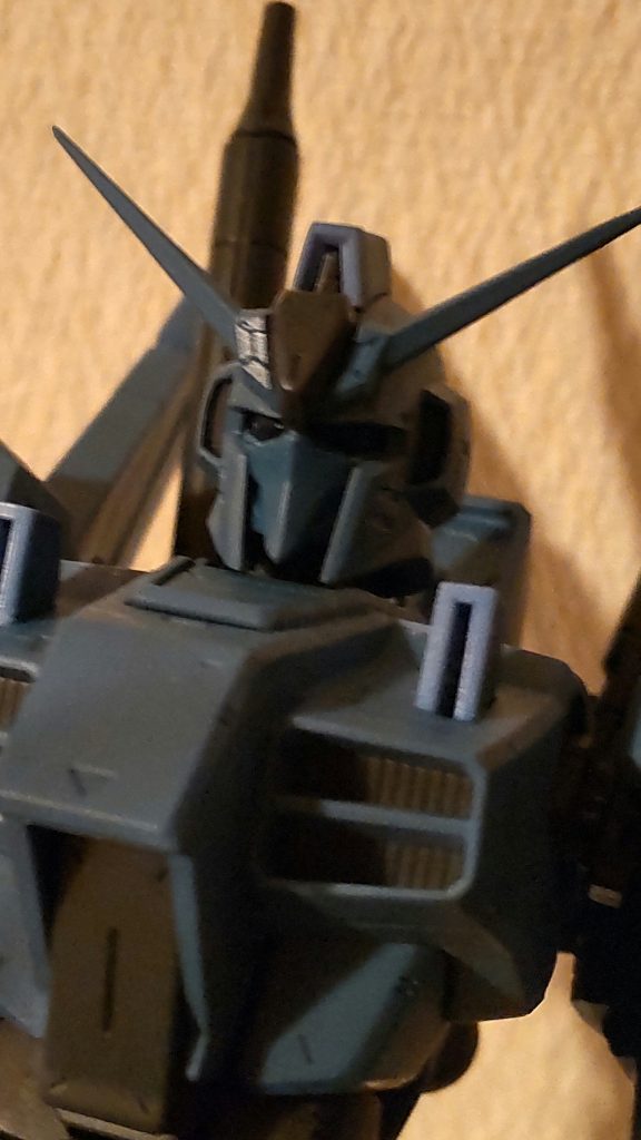 目は、クリアブルーで塗装ですが分かりませんね（汗）。